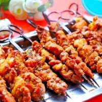 新疆特色小吃：馕坑烤肉