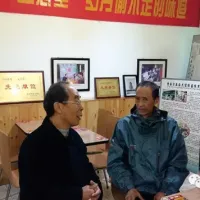 盛志望麻酱酿皮铺真情关爱老人