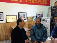 盛志望麻酱酿皮铺真情关爱老人