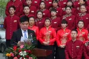 西安锦翔炝锅城举办建国66周年庆祝活动