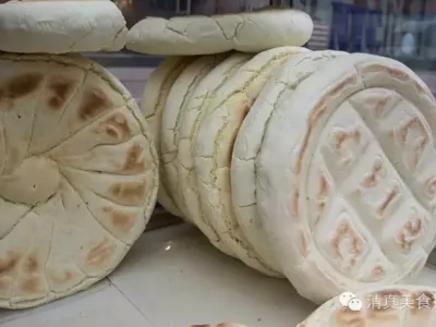 在甘肃品尝清真小吃