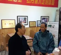 盛志望麻酱酿皮铺真情关爱老人
