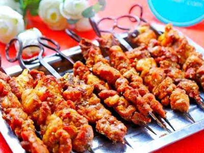 新疆特色小吃：馕坑烤肉